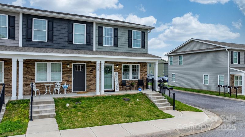 3722 Windy Pine Ln NW, Hickory, NC 28601