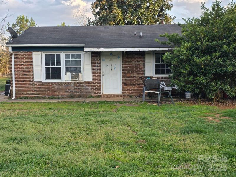 615 Milan Rd E, Charlotte, NC 28216
