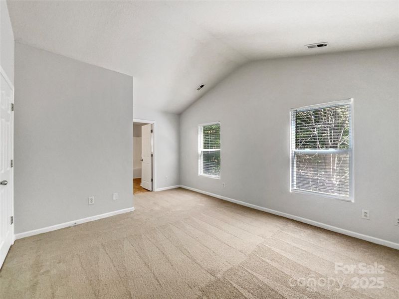 1107 Stonehenge Ln, Charlotte, NC 28216