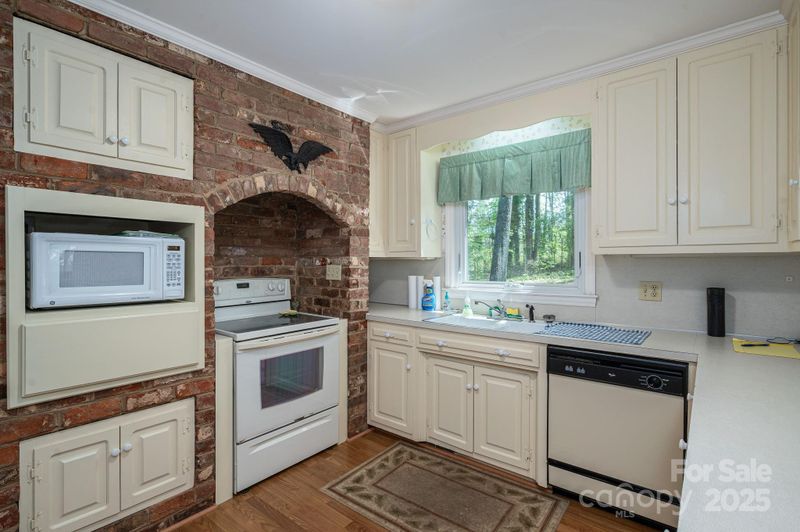 1058 General Hoke Dr, Lincolnton, NC 28092