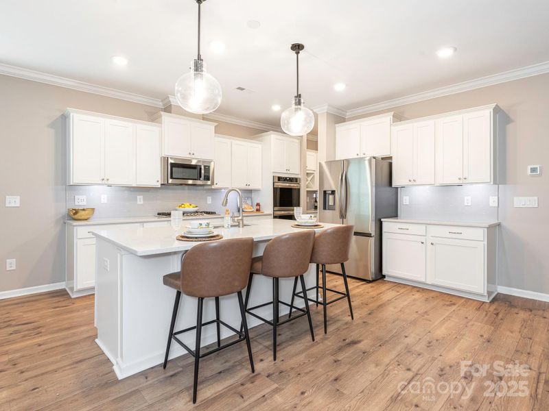 8065 Cornhill Ave, Charlotte, NC 28277