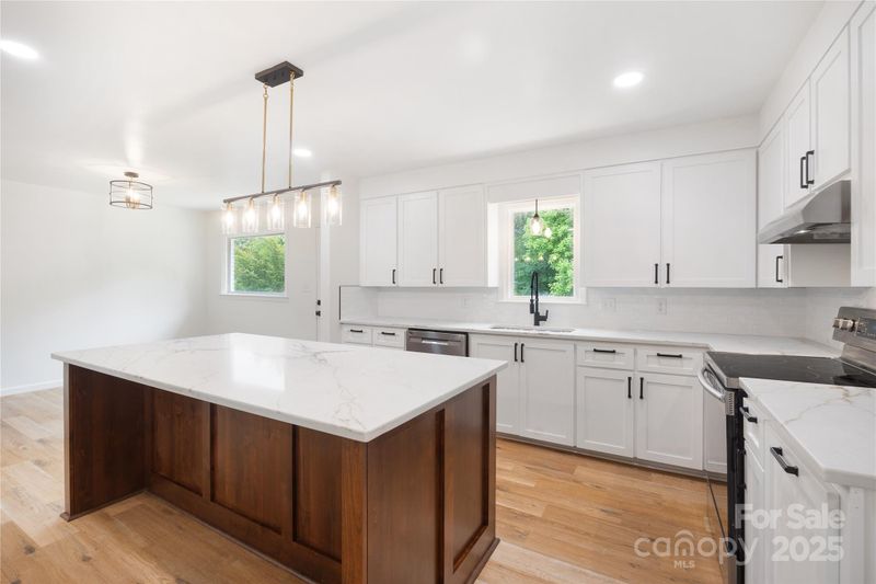 1904 27th Avenue Dr NE, Hickory, NC 28601