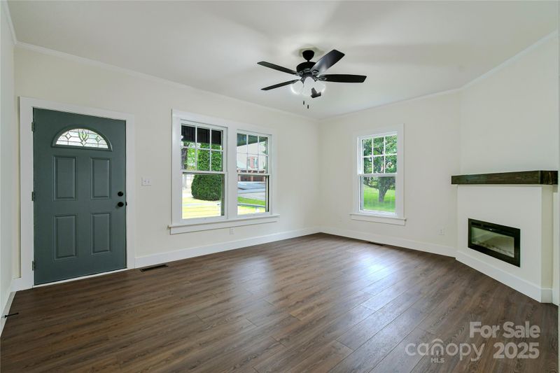 307 E 2nd St, Lowell, NC 28098