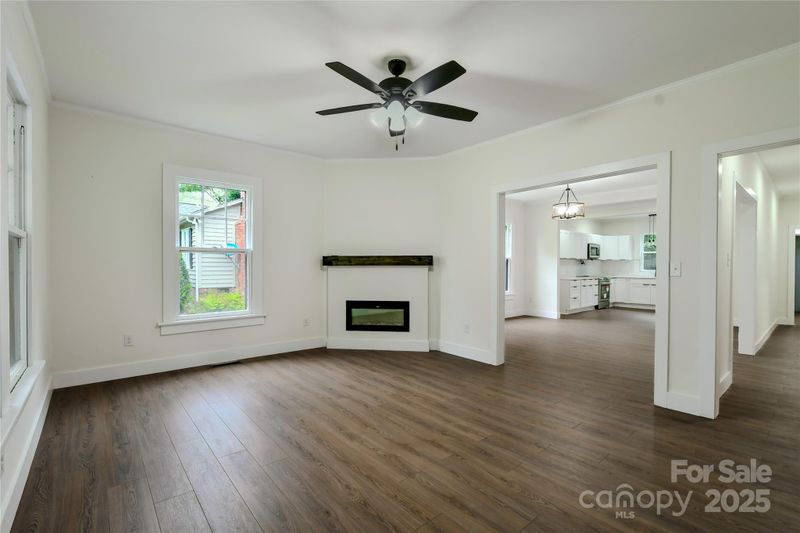 307 E 2nd St, Lowell, NC 28098