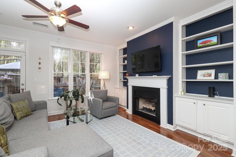 879 Park Slope Dr, Charlotte, NC 28209