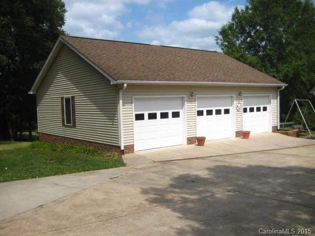 707 Sandy Ford Rd, Mount Holly, NC 28120