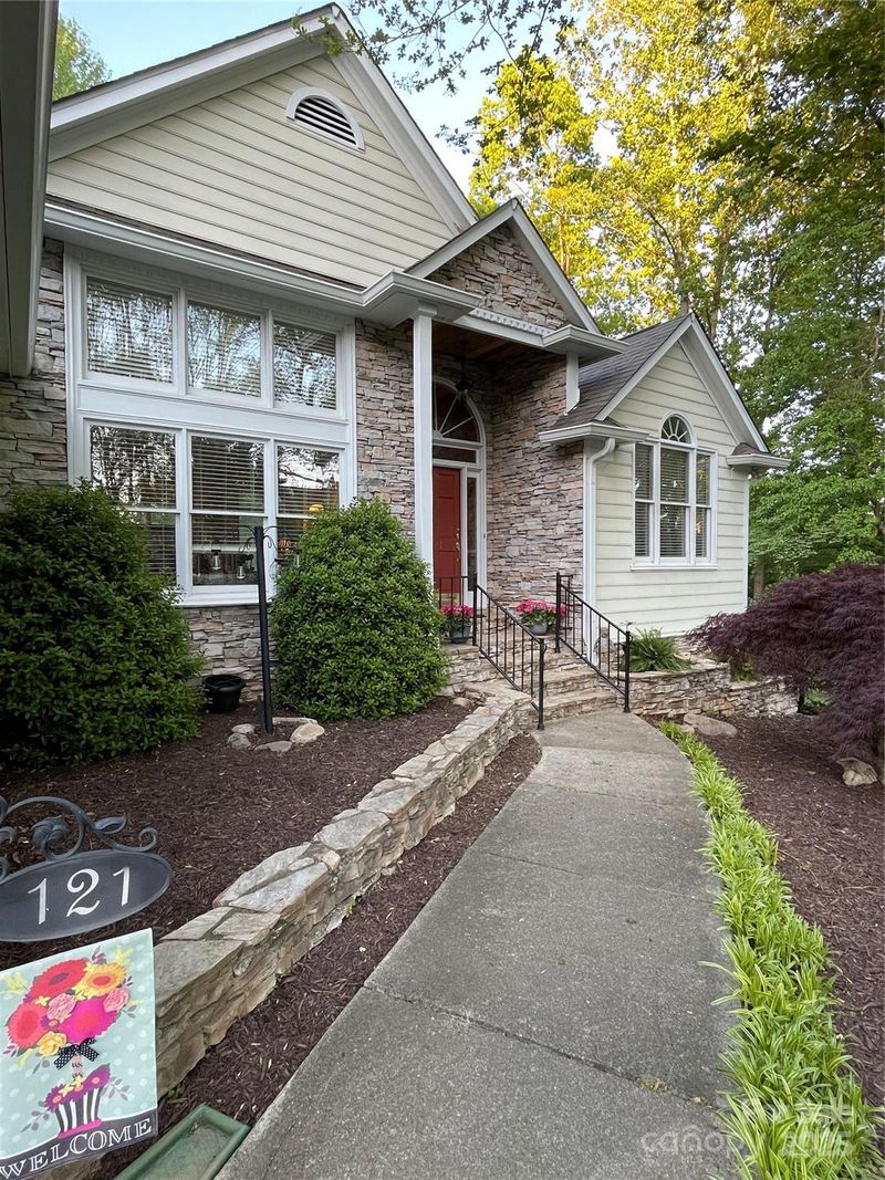 121 General Pemberton St, Stanley, NC 28164