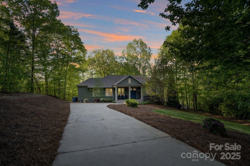 8086 Summit Ridge Dr, Catawba, NC 28609