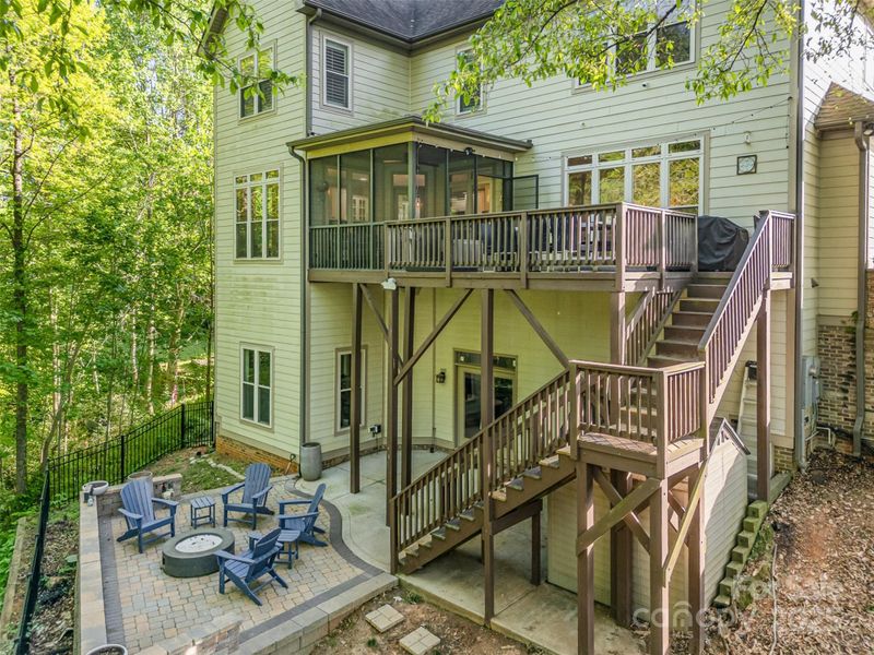 1713 Mt Isle Harbor Dr, Charlotte, NC 28214