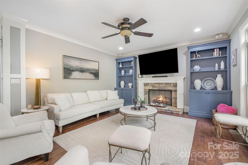 1713 Mt Isle Harbor Dr, Charlotte, NC 28214