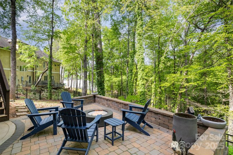 1713 Mt Isle Harbor Dr, Charlotte, NC 28214