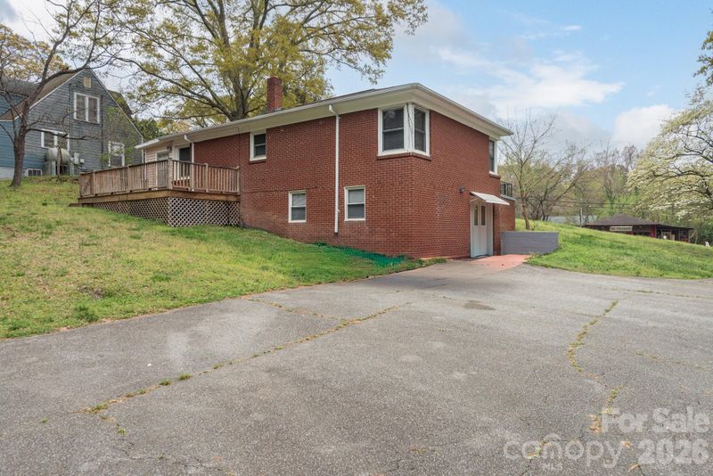 668 Riverside Dr, Lincolnton, NC 28092