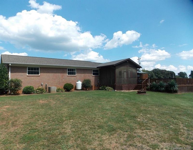 843 Sloans Mill Rd, Olin, NC 28660