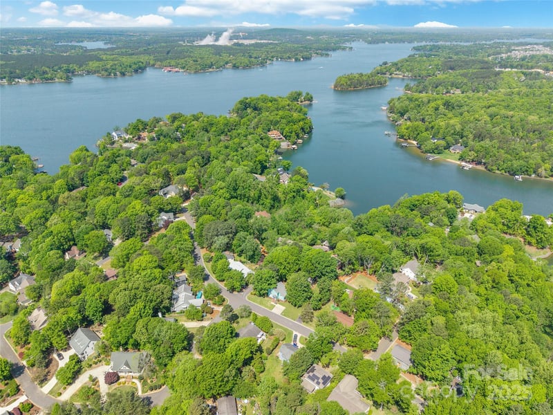 9012 Windjammer Dr, Tega Cay, SC 29708