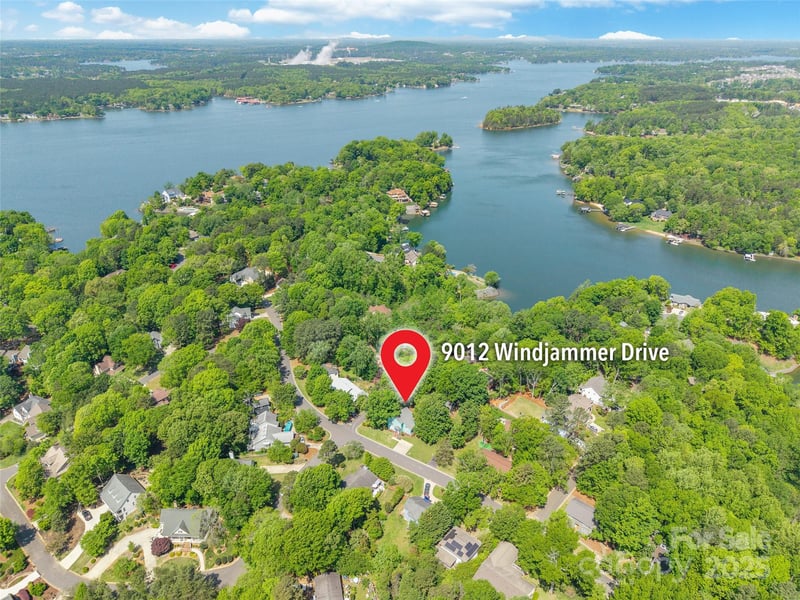 9012 Windjammer Dr, Tega Cay, SC 29708