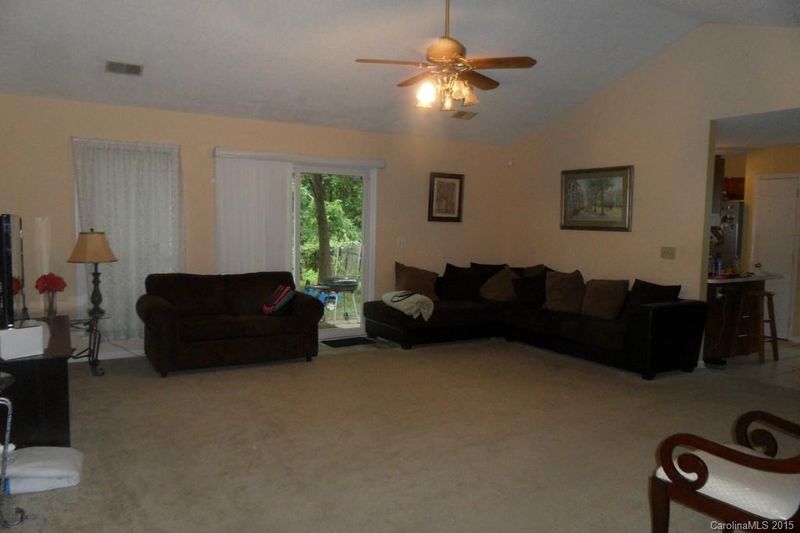 8727 Brampton Dr, Charlotte, NC 28215