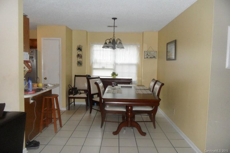 8727 Brampton Dr, Charlotte, NC 28215