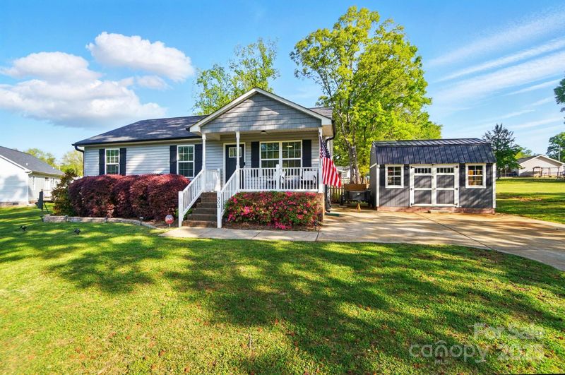 303 Caroline Ave, Lowell, NC 28098