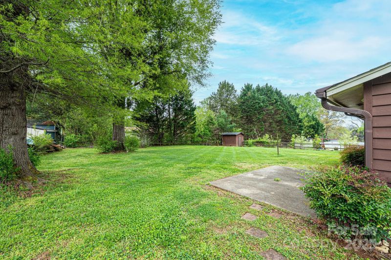 1025 Hefner Dr NW, Conover, NC 28613