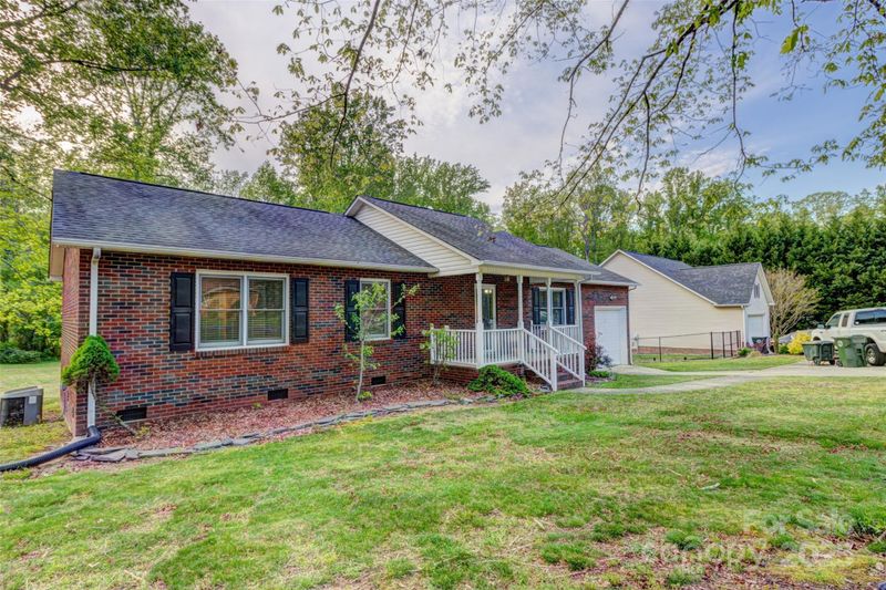221 Delview Dr, Cherryville, NC 28021