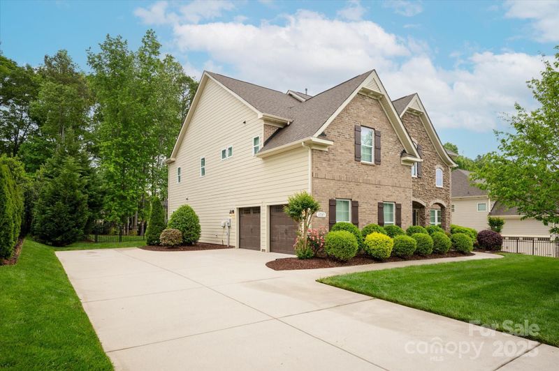 1737 Cavaillon Dr, Waxhaw, NC 28173
