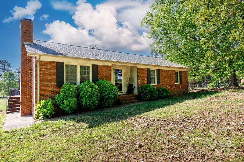 3842 Harmony Rd, Catawba, SC 29704
