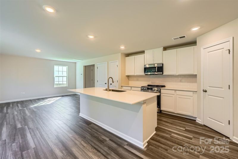 2107 Columbidae Ln, Gastonia, NC 28052