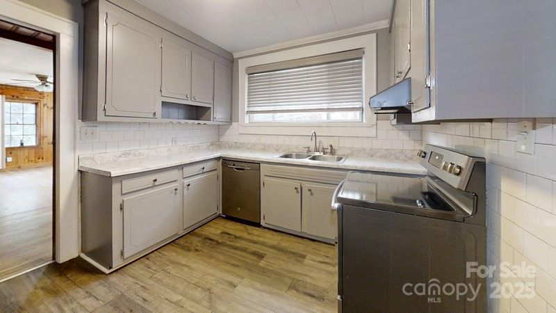 903 W Davidson Ave, Gastonia, NC 28052