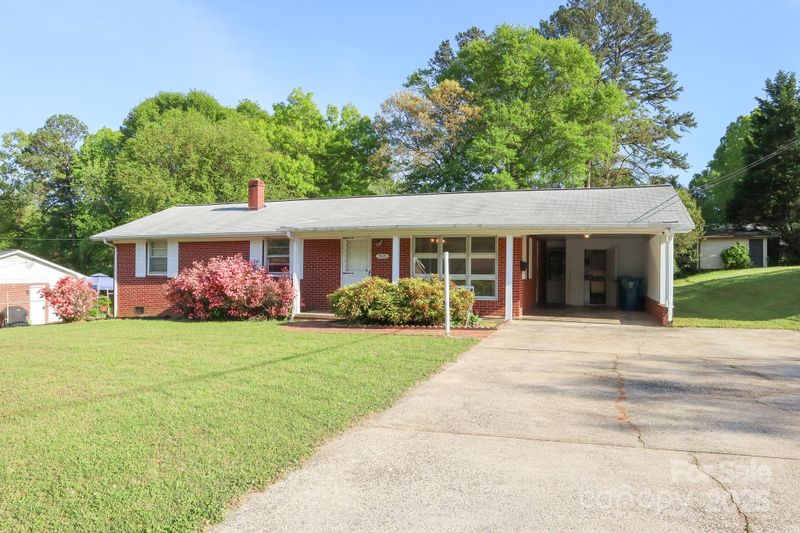 3119 6th Ave SW, Hickory, NC 28602