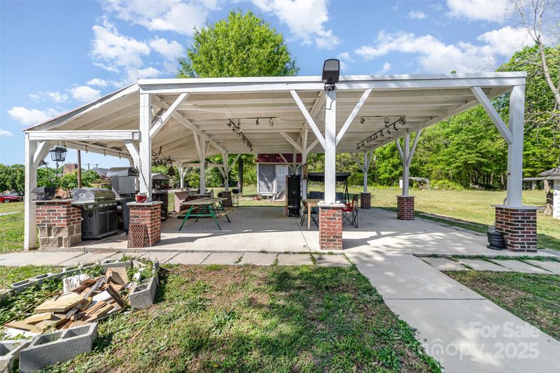 955 E 13th St, Kannapolis, NC 28083