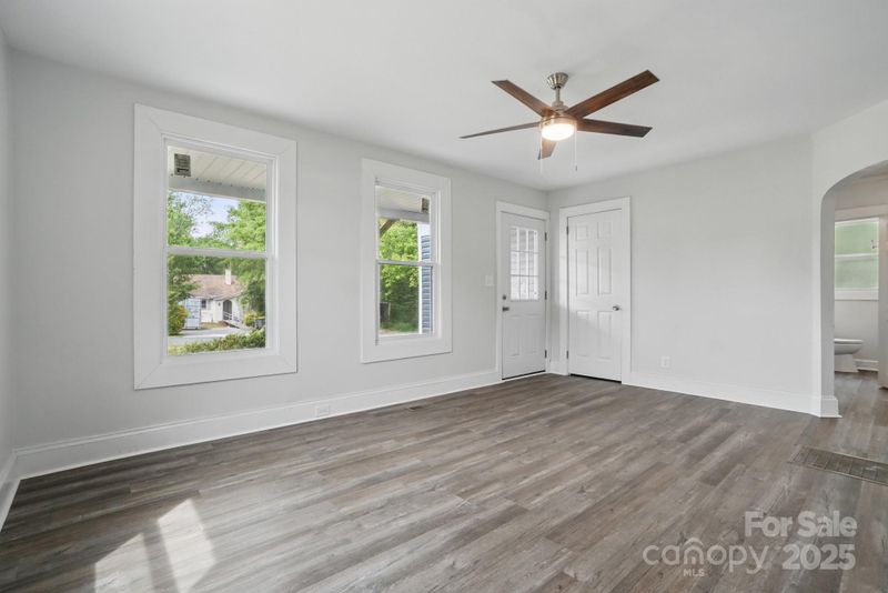 410 E 17th St, Kannapolis, NC 28083