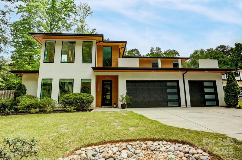 9305 Valley Rd, Charlotte, NC 28270