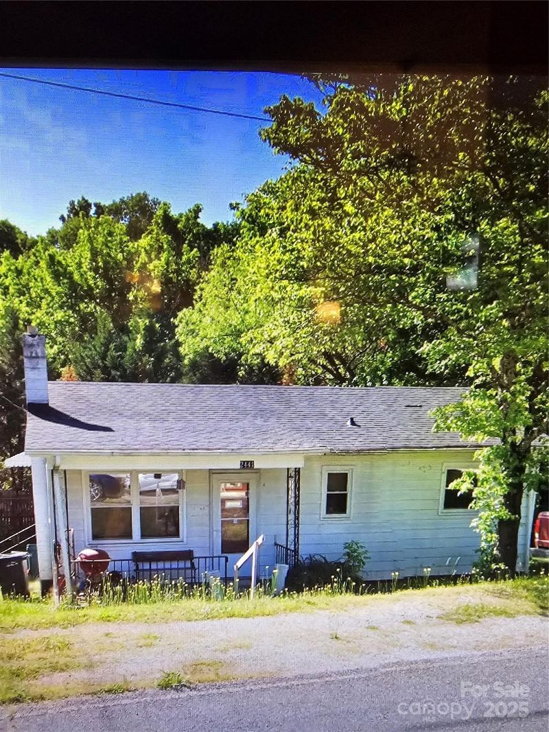2441 S Center St, Hickory, NC 28602