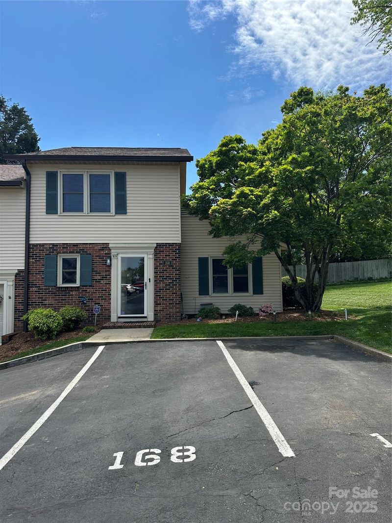 1330 5th St NE #168, Hickory, NC 28601