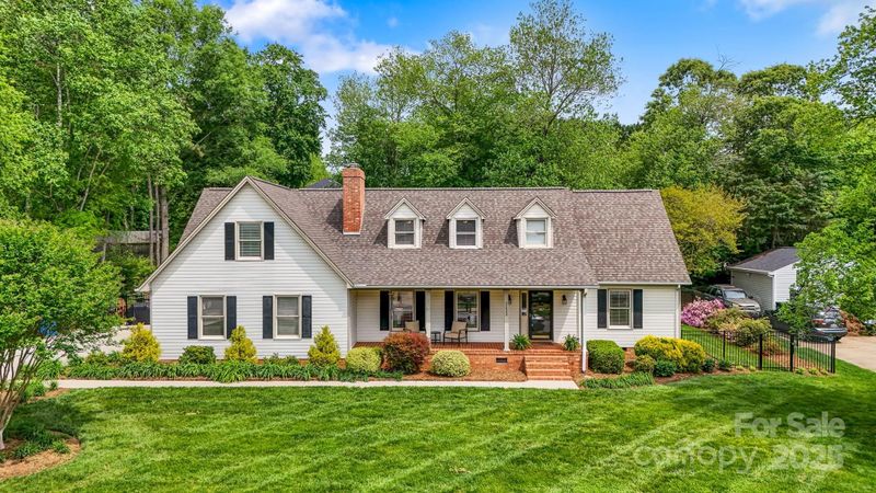 3022 8th Street Ct NE, Hickory, NC 28601