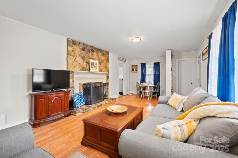 401 Clover Ln, Newton, NC 28658
