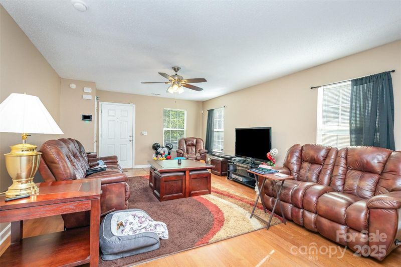 1346 Mandy Place Ct, Charlotte, NC 28216