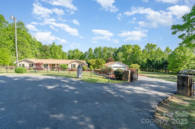 14834 Pawnee Trl, Matthews, NC 28104