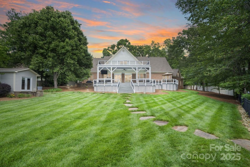 17112 Green Dolphin Ln, Cornelius, NC 28031