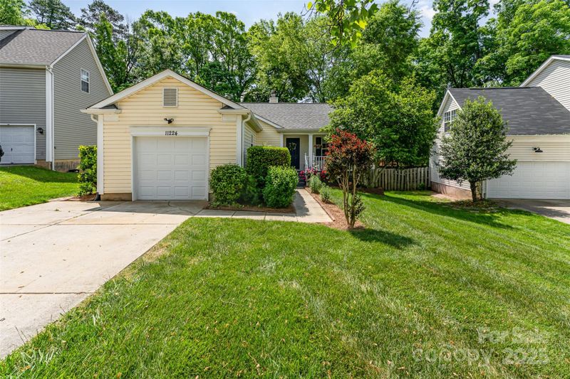 11224 Amber Glen Dr, Charlotte, NC 28269