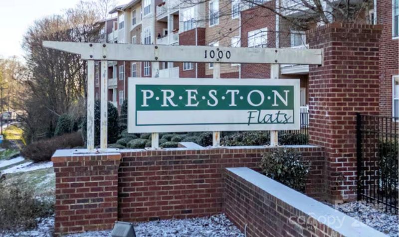 1000 E Woodlawn Rd #402, Charlotte, NC 28209