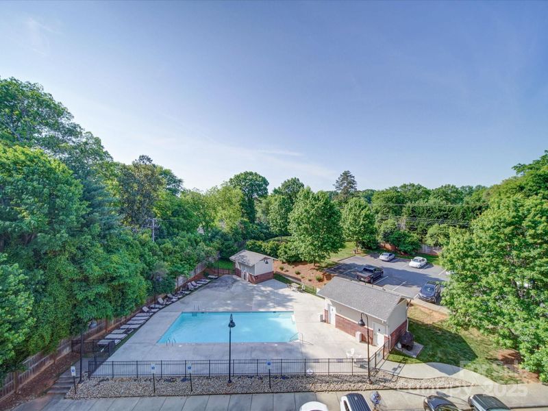 1000 E Woodlawn Rd #402, Charlotte, NC 28209