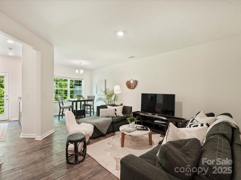 6037 Guildford Hill Ln, Charlotte, NC 28215