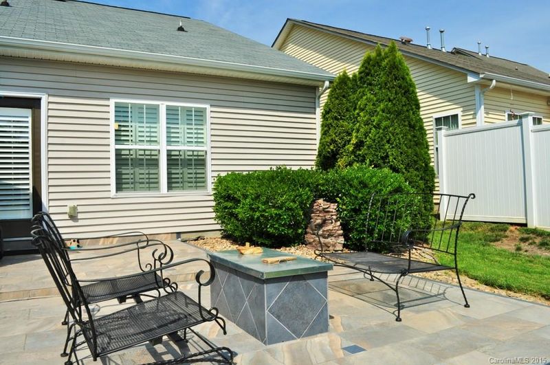 16512 Amberside Rd E, Cornelius, NC 28031