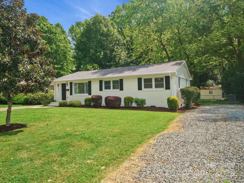 5219 Farmbrook Dr, Charlotte, NC 28210