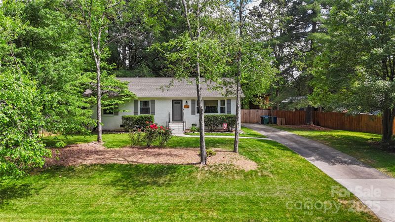301 Deer Creek Dr, Matthews, NC 28105