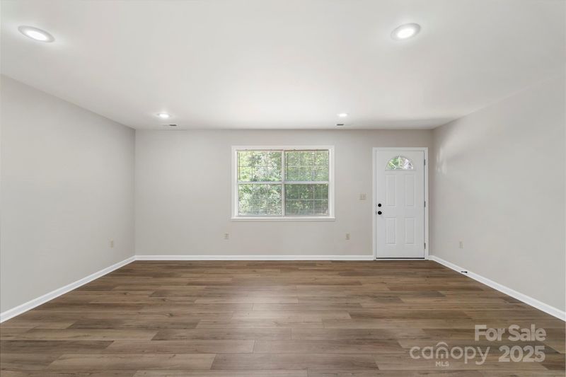 7525 Cedarbrook Dr, Charlotte, NC 28215