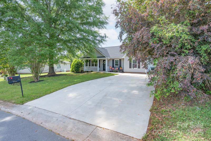 744 Chipmeadow Ln, York, SC 29745