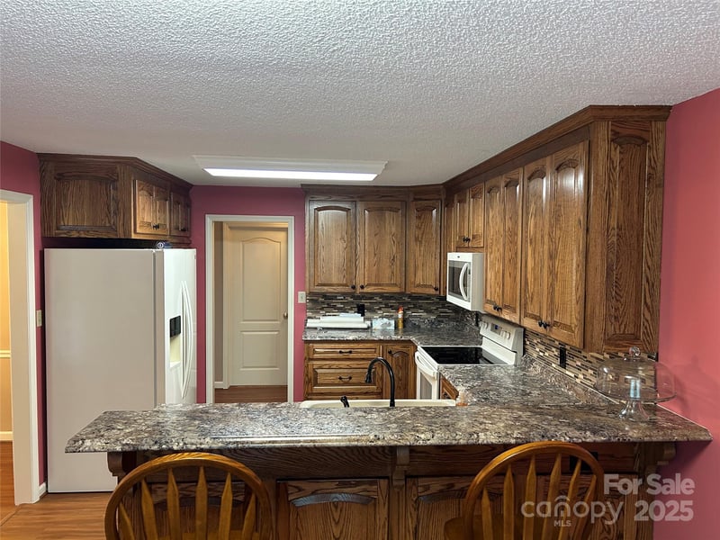 229 Garden Lakes Dr, Blacksburg, SC 29702
