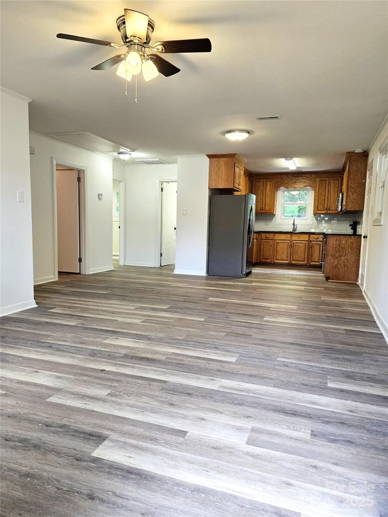 11 N 10th Ave, Maiden, NC 28650